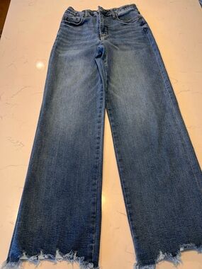 Lovervet by Vervet High Rise Wide Leg Raw Hem Jeans Med Blue Wash. Size 7/28
